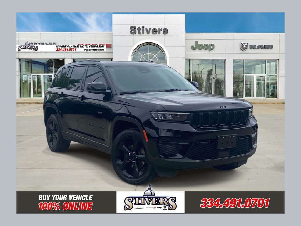 Diamond Black Crystal Pearlcoat 2023 Jeep Grand Cherokee Altitude X 4WD SUV / Crossover Four-Wheel Drive 8-Speed Automatic