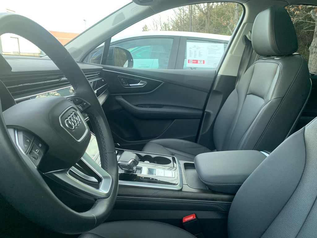 Thumbnail: 2023 Audi Q7 - 6