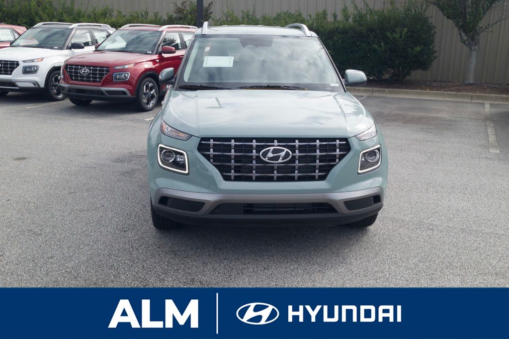 2025 Hyundai Venue Limited photo 2