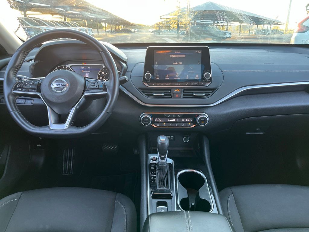 Thumbnail: 2020 Nissan Altima - 16