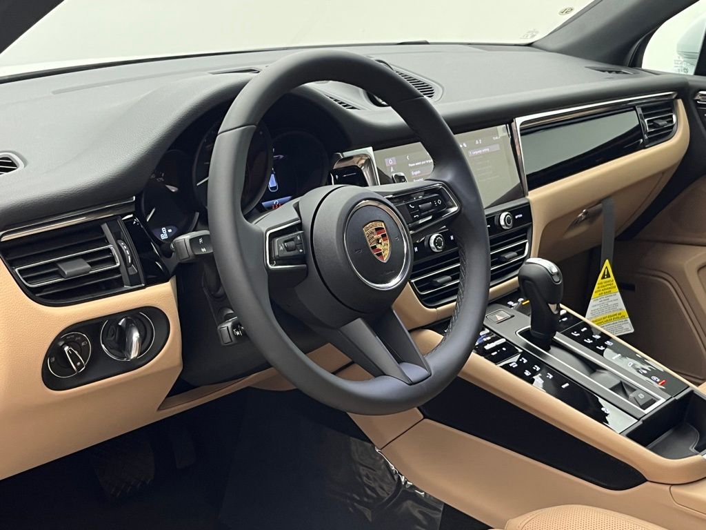 Thumbnail: 2025 Porsche Macan - 4