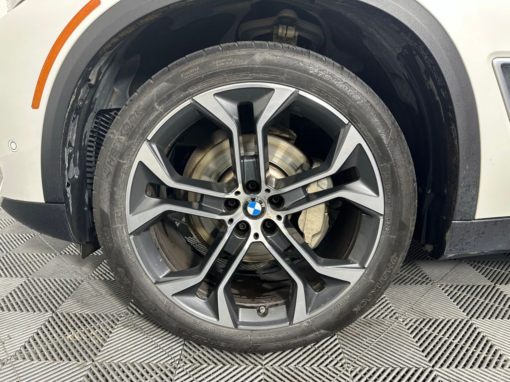 Thumbnail: 2022 BMW X5 - 9