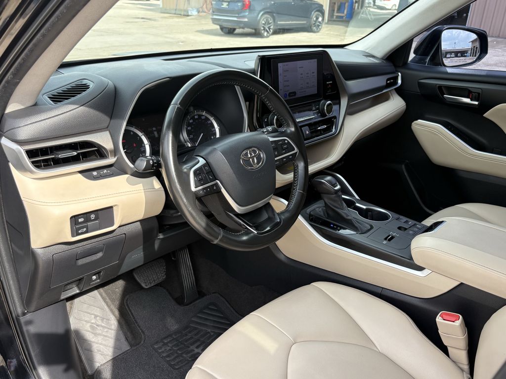 2023 Toyota Highlander XLE Black at Monument Chevrolet