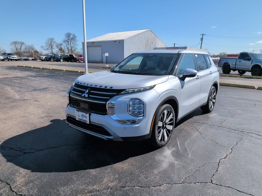 New 2026 White Mitsubishi SE image 2