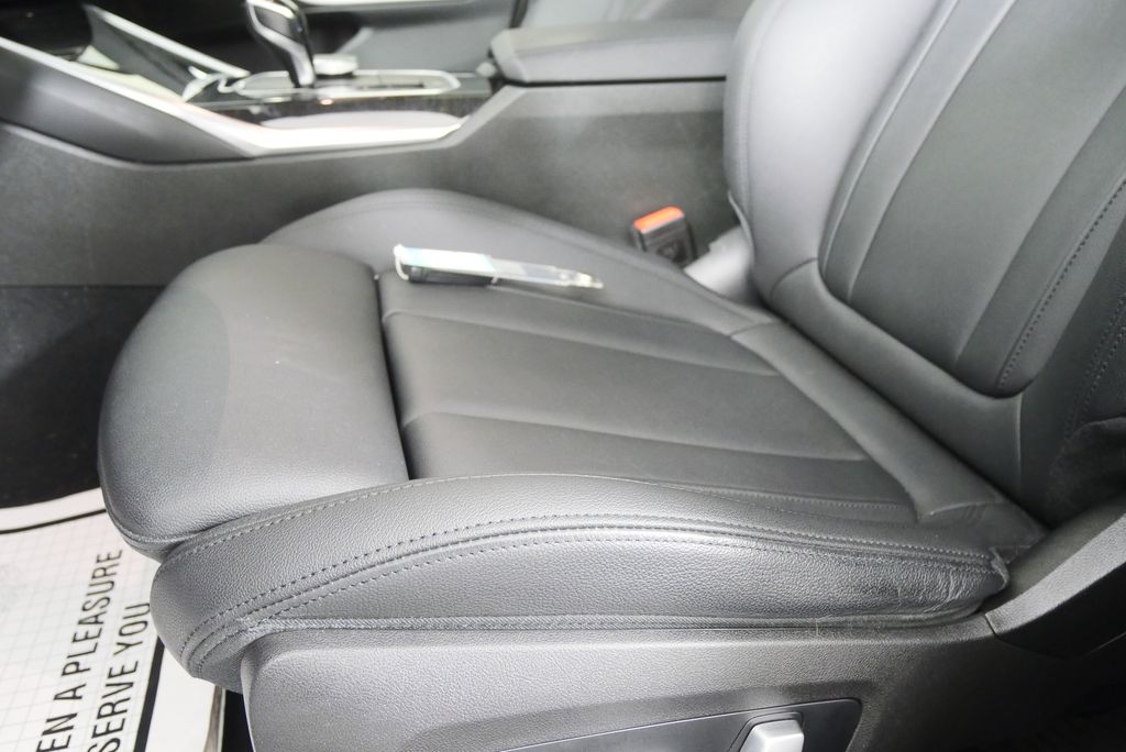 Thumbnail: 2021 BMW 3 Series - 10