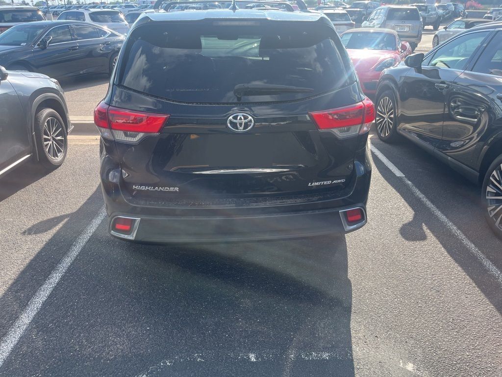 Thumbnail: 2017 Toyota Highlander - 5