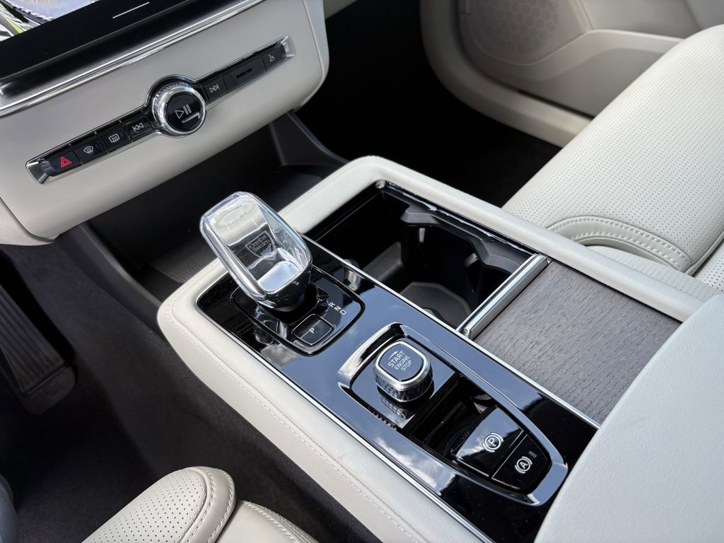 New 2026 Vapour Grey Volvo B6 Ultra image 21