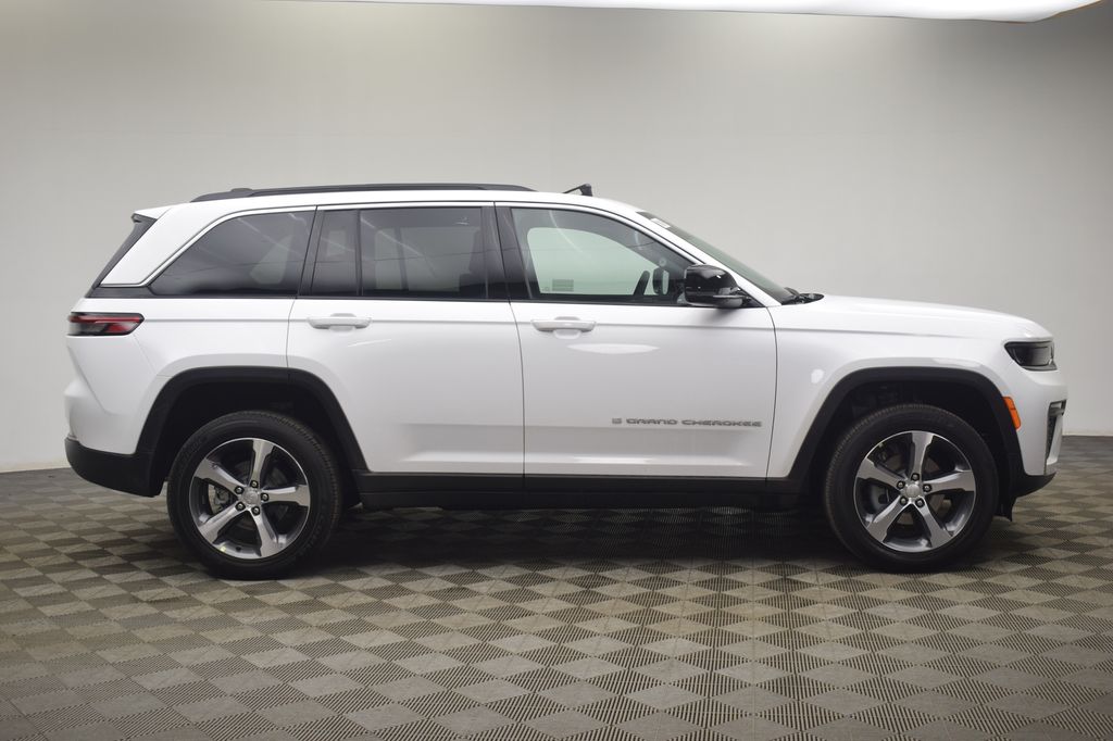 new 2026 Jeep Grand Cherokee car, priced at $39,853
