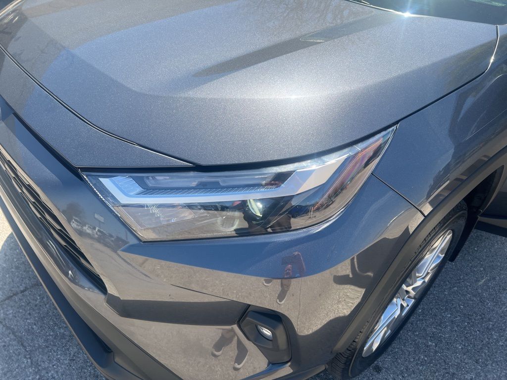 2022 Toyota RAV4 XLE Premium photo