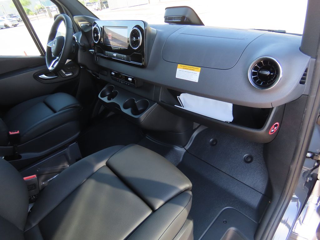 Thumbnail: 2025 Mercedes-Benz Sprinter - 19