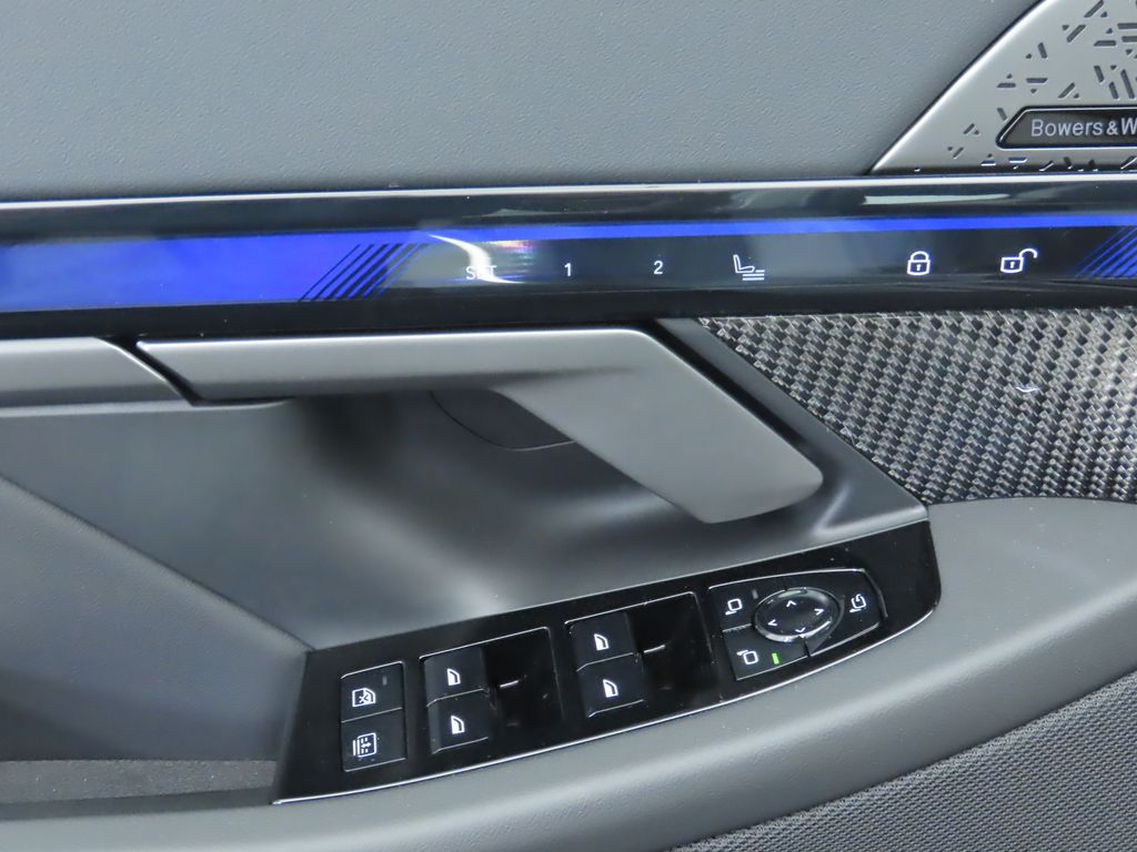 Thumbnail: 2026 BMW M5 - 24