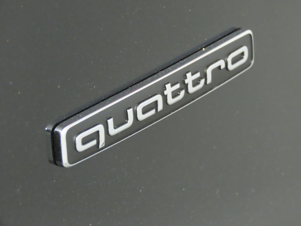 Thumbnail: 2025 Audi Q5 - 10