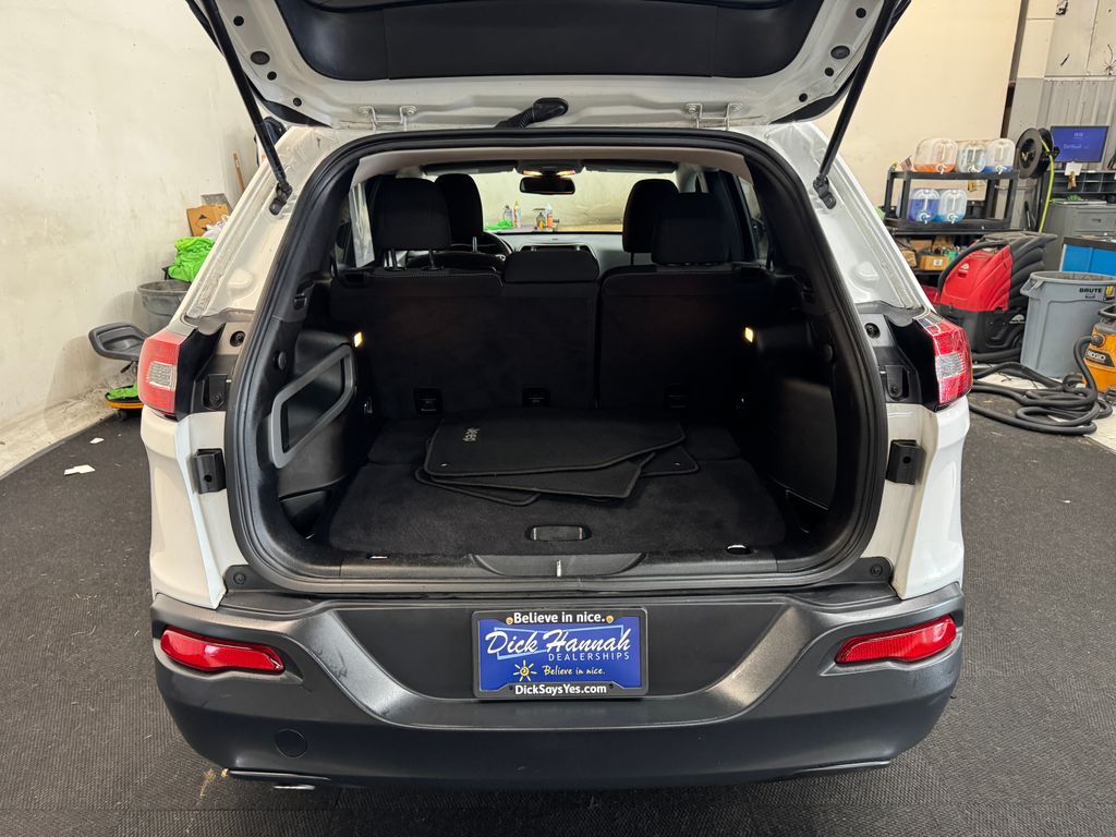 2016 Jeep Cherokee Sport