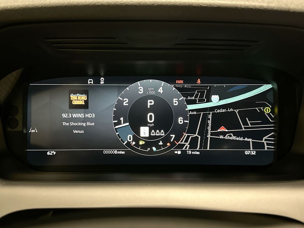 Thumbnail: 2026 Land Rover Discovery Sport - 15