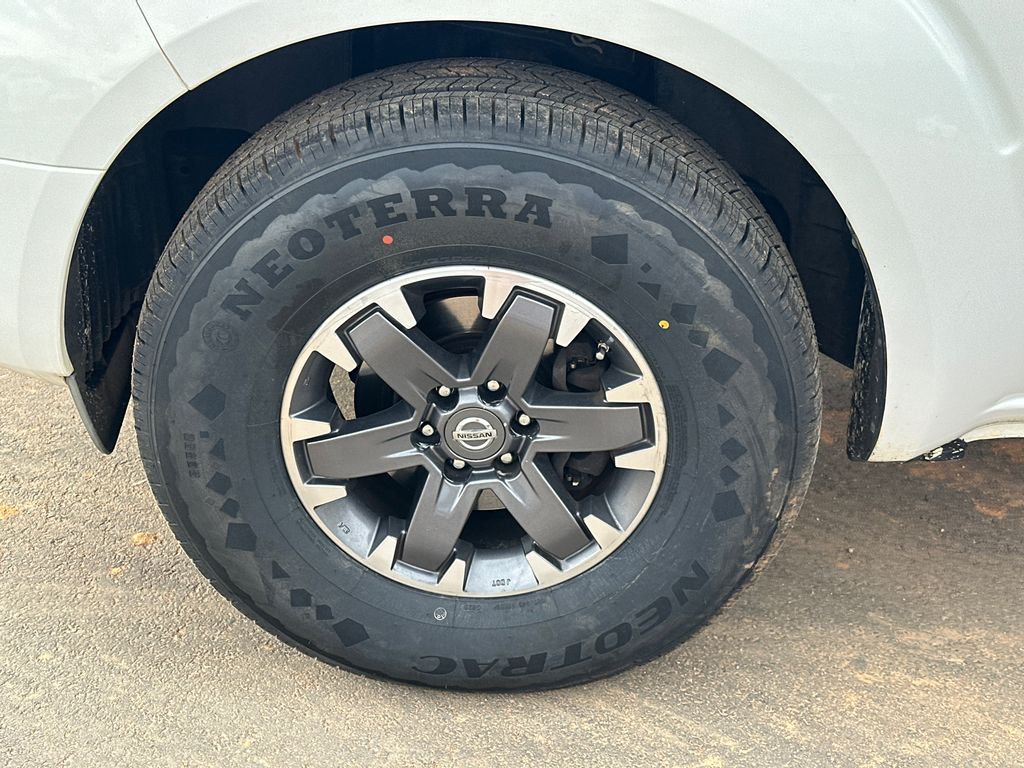 Used 2015 White Nissan Desert Runner image 11