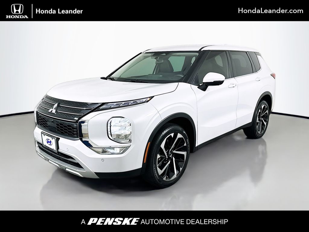 Thumbnail: 2023 Mitsubishi Outlander - 1