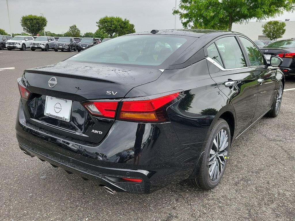 Thumbnail: 2025 Nissan Altima - 4