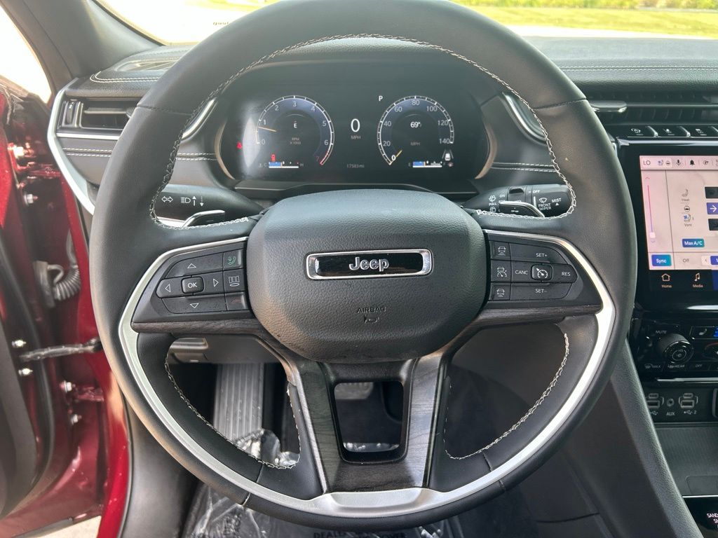 Used 2025 Jeep Grand Cherokee SUV