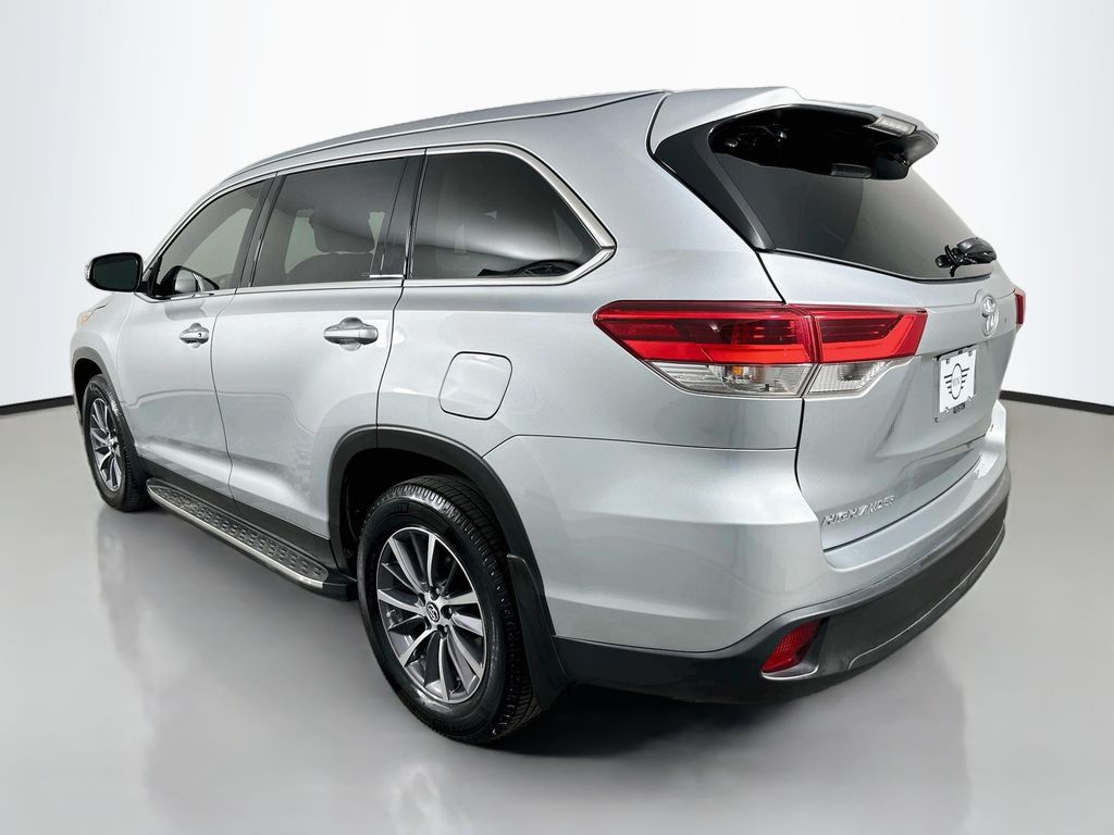Thumbnail: 2019 Toyota Highlander - 7