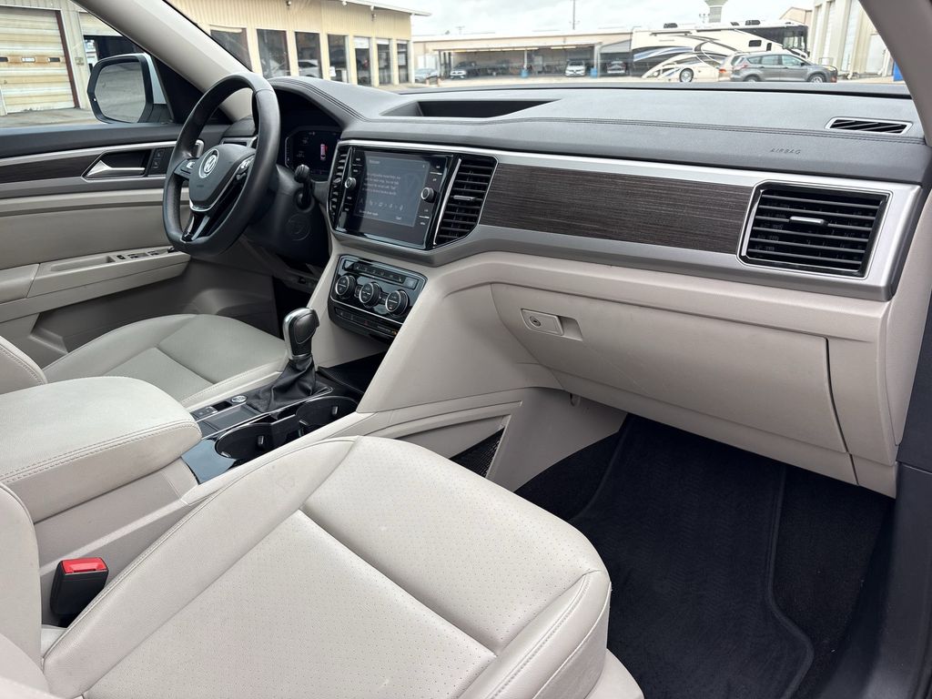 2019 Volkswagen Atlas SEL White at Durrett Motor Company