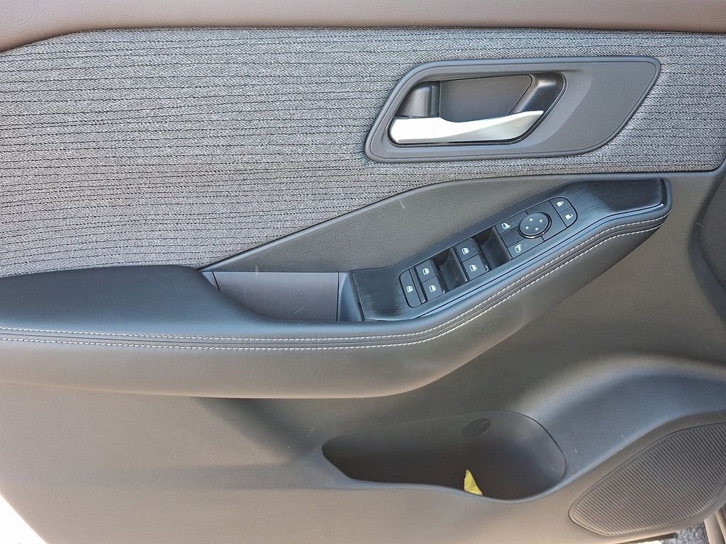 Thumbnail: 2023 Nissan Rogue - 13