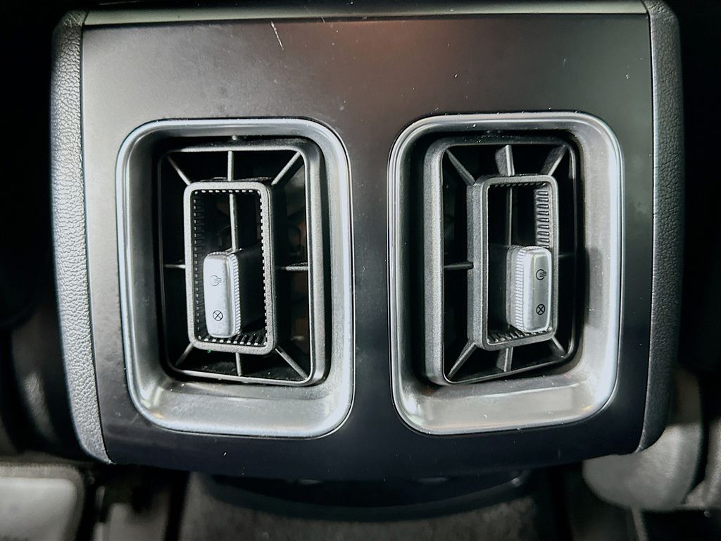 Thumbnail: 2023 Kia Sorento - 25