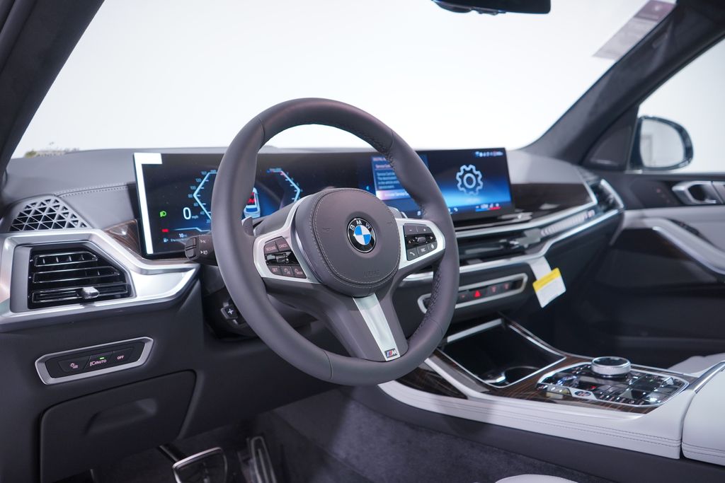 Thumbnail: 2026 BMW X7 - 6
