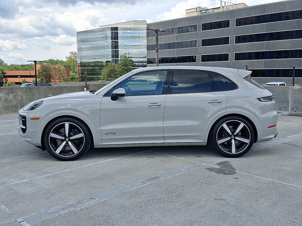 Thumbnail: 2025 Porsche Cayenne - 2