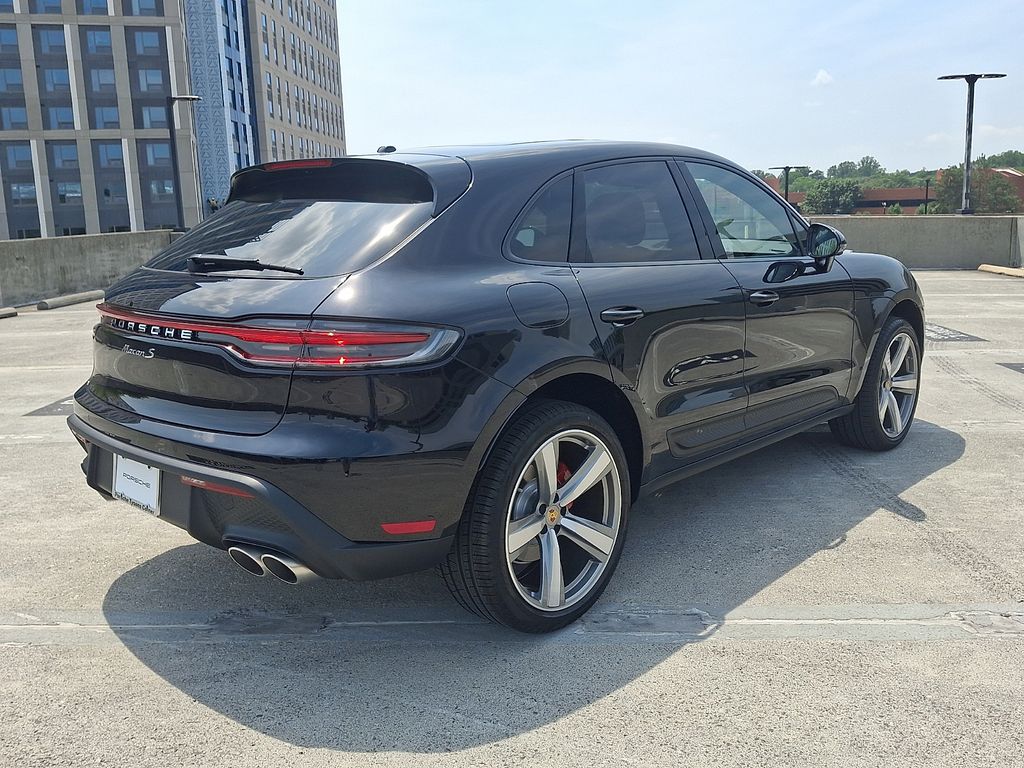 Thumbnail: 2026 Porsche Macan - 8