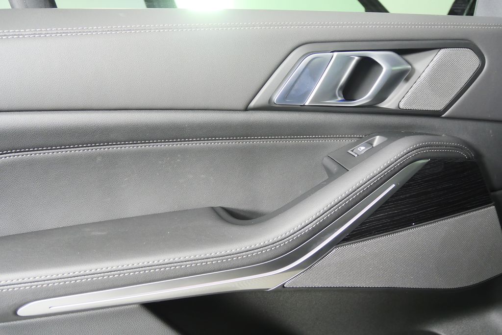 Thumbnail: 2026 BMW X5 - 13