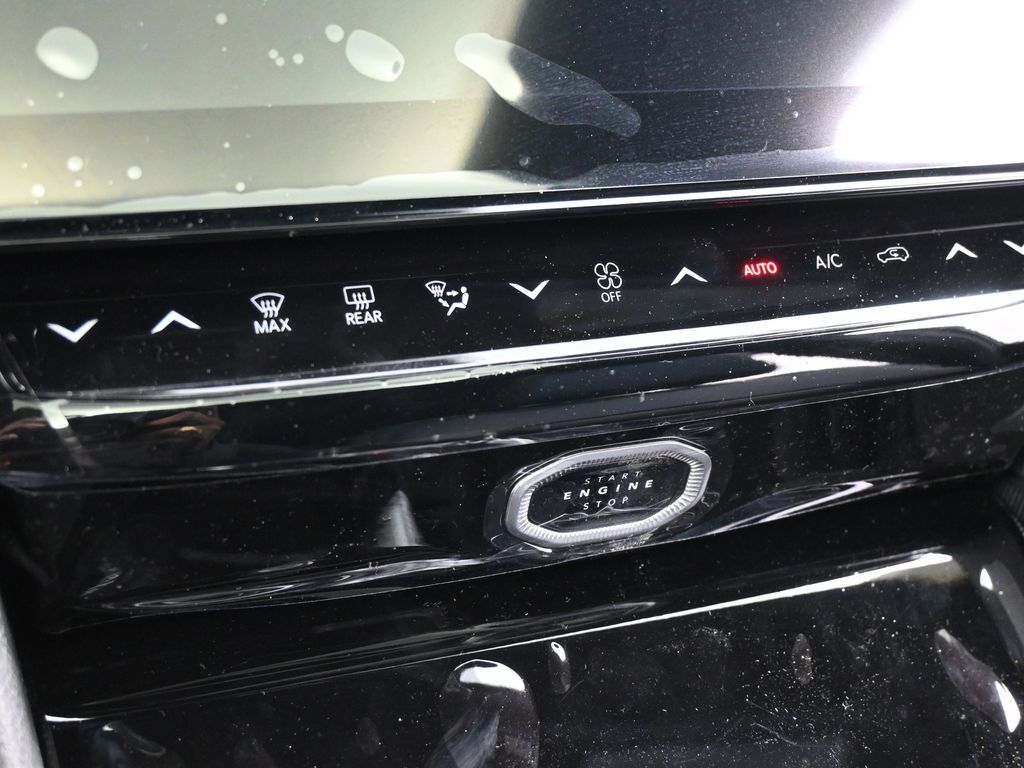 New 2026 Diamond Black Crystal Pearlcoat Jeep Limited image 19