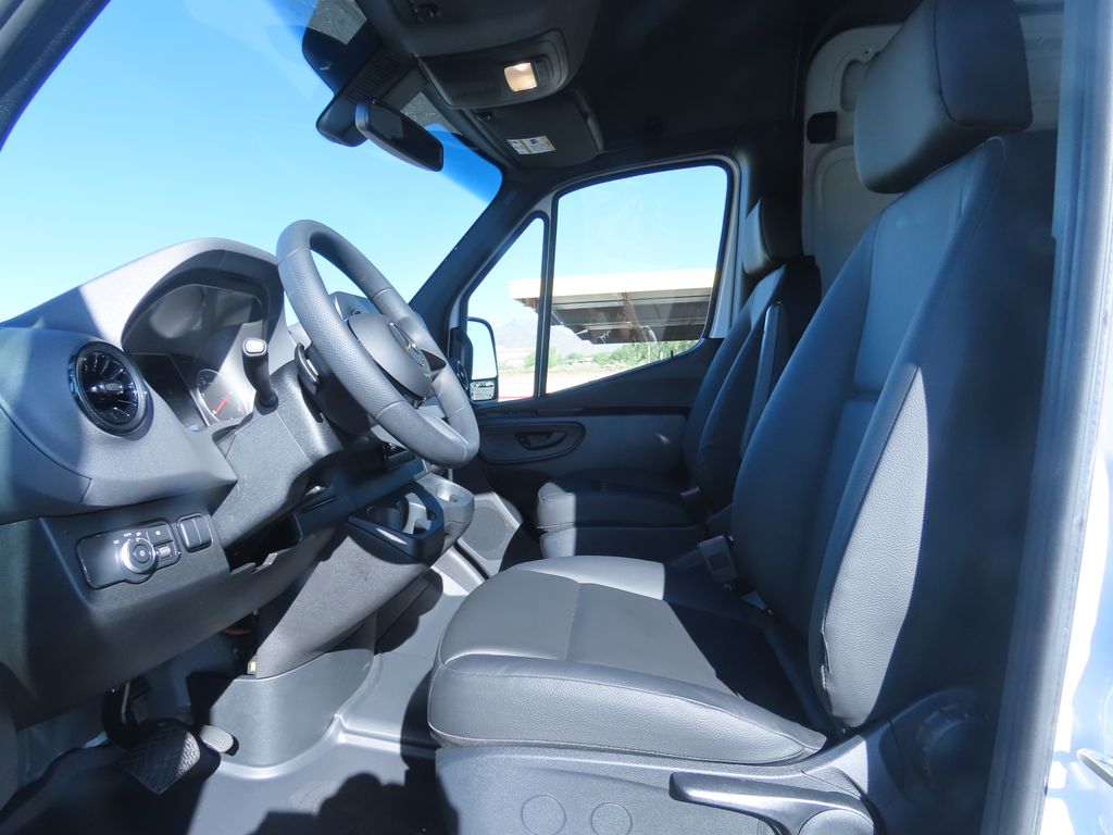 Thumbnail: 2025 Mercedes-Benz Sprinter - 19