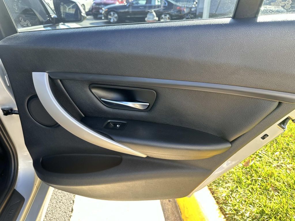 Thumbnail: 2014 BMW 3 Series - 24