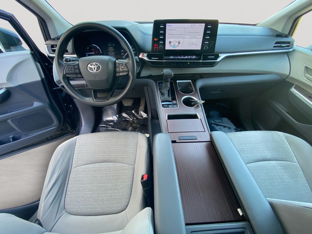 View vehicle photo 5
