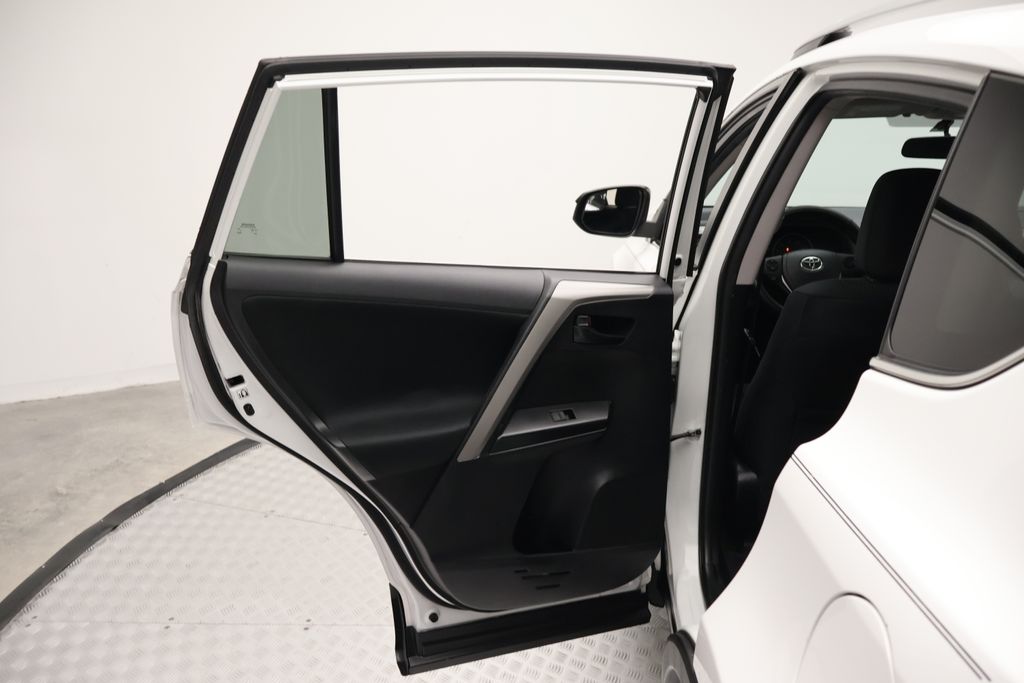 Thumbnail: 2016 Toyota RAV4 - 21
