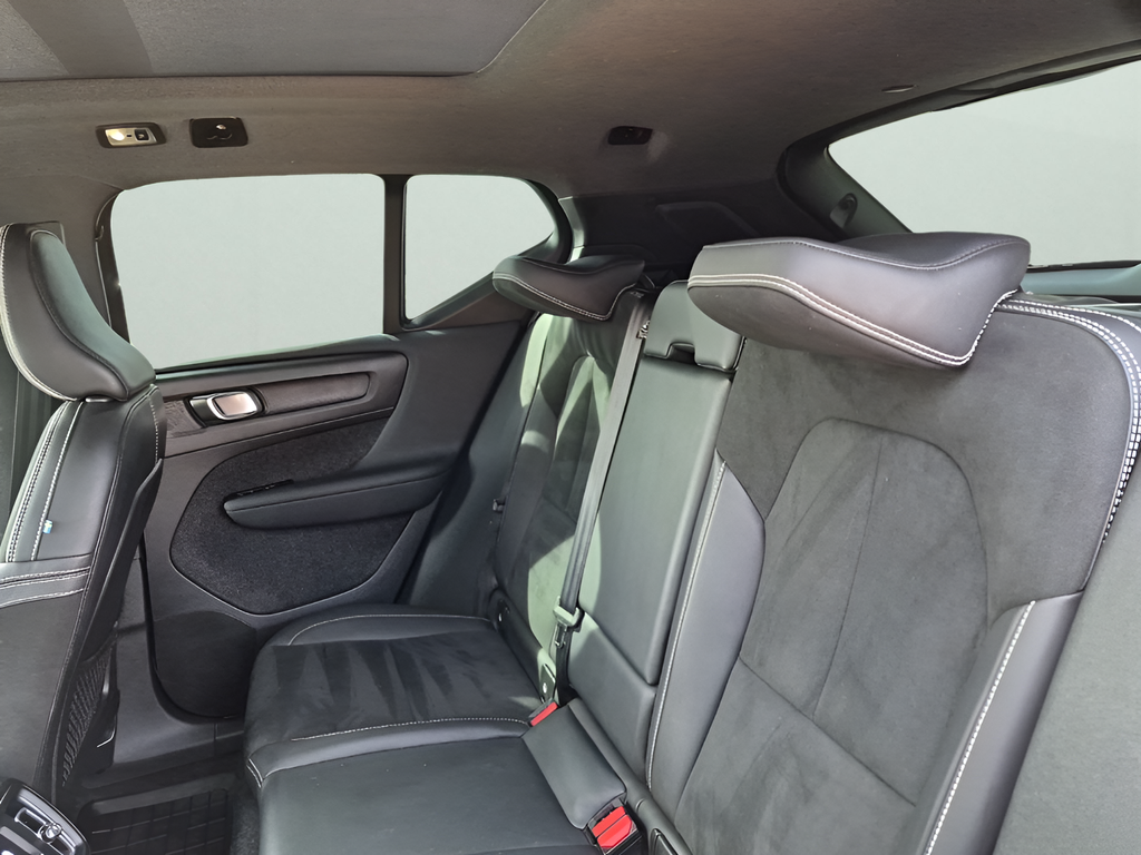 Used Car 2022 Volvo Xc40  R-design For Sale Under $25,000 In Austin, Texas