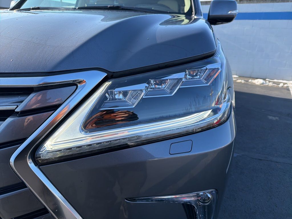 Thumbnail: 2020 Lexus LX - 9