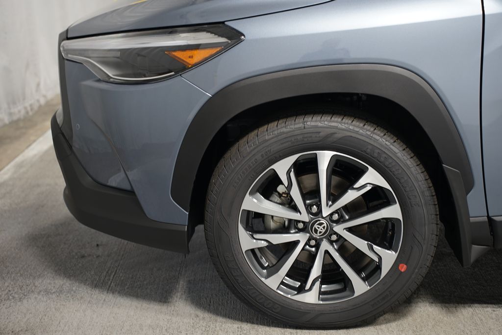 2025 Toyota Corolla Cross XLE 5