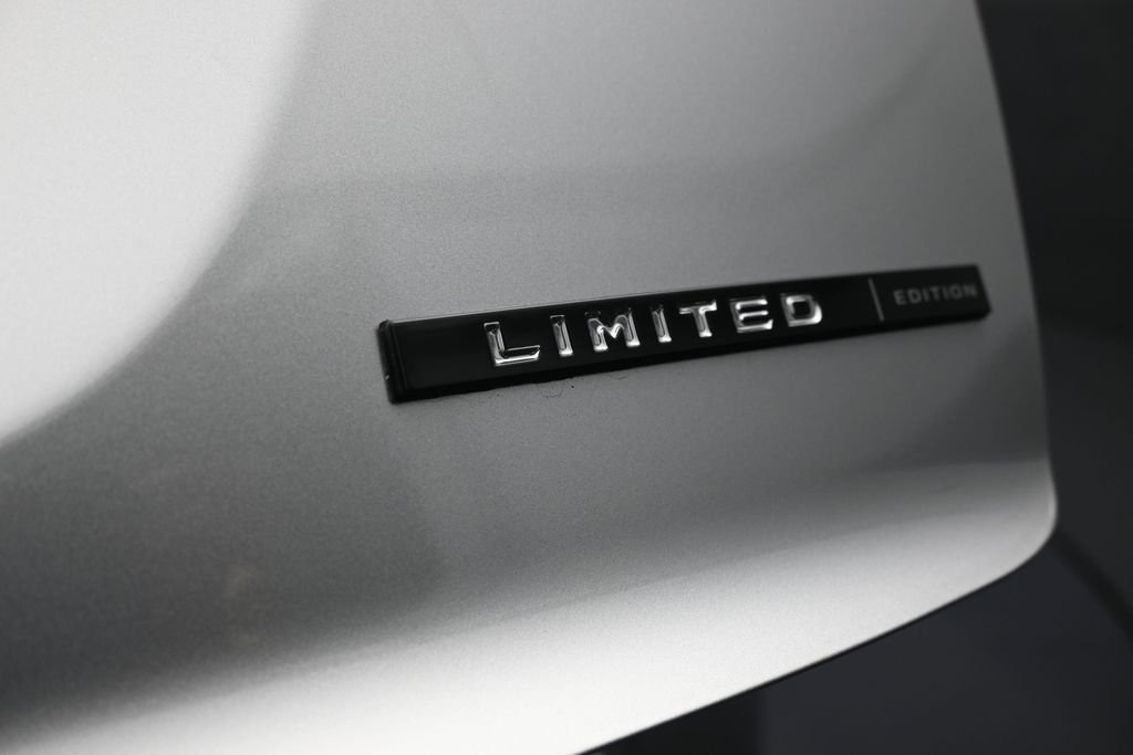 New 2026 Silver Mitsubishi LE image 31