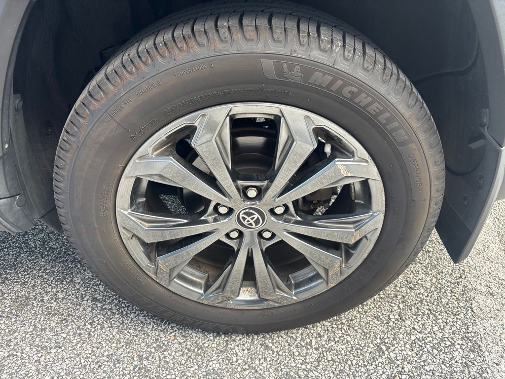 Used 2022 Gray Toyota XLE Premium image 8