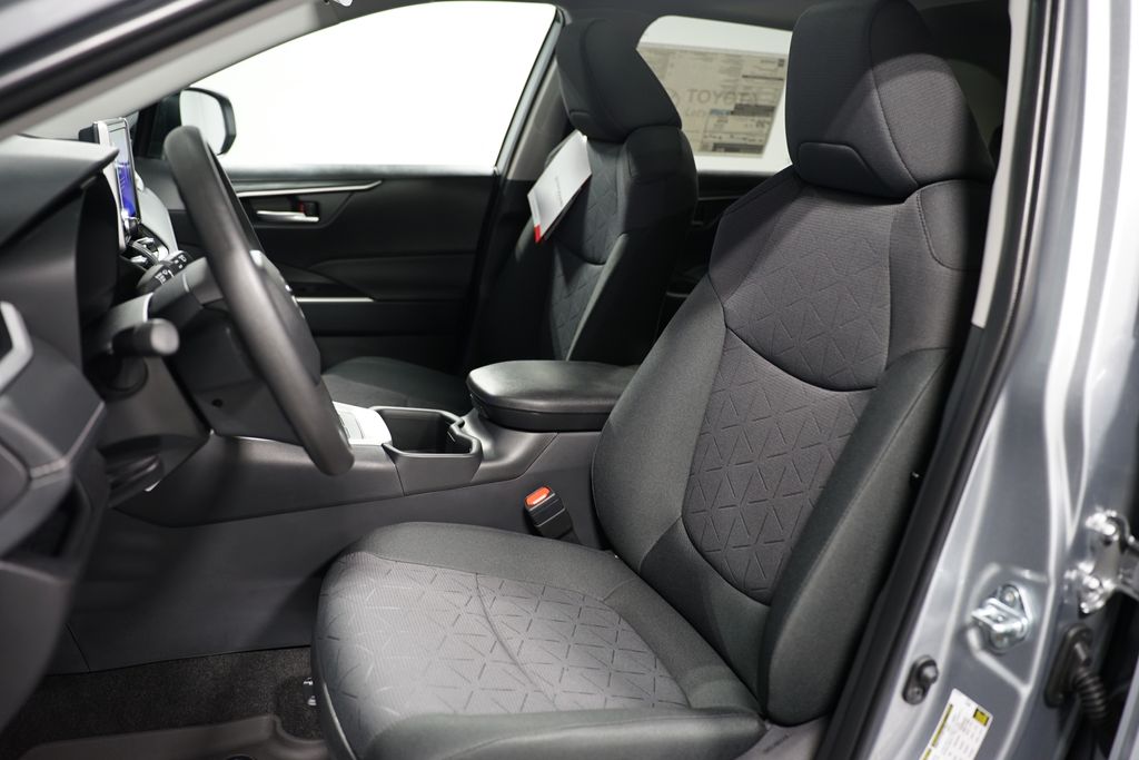 2025 Toyota RAV4 XLE 27