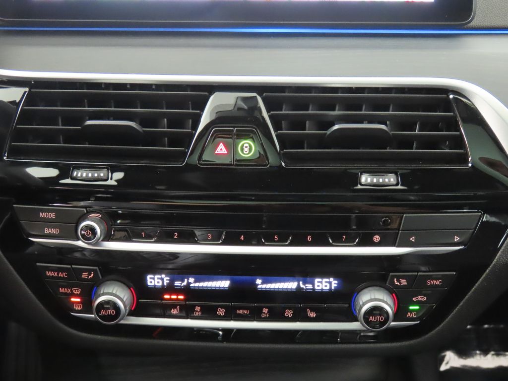 Thumbnail: 2022 BMW 5 Series - 22