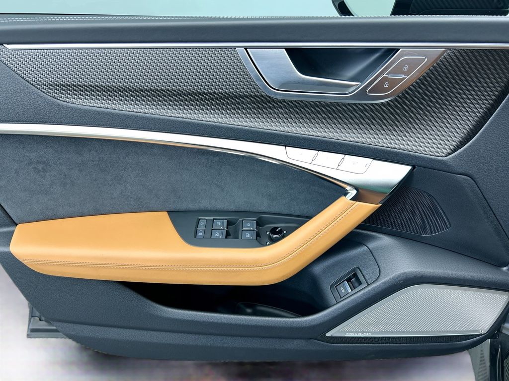 Thumbnail: 2025 Audi RS 7 - 23