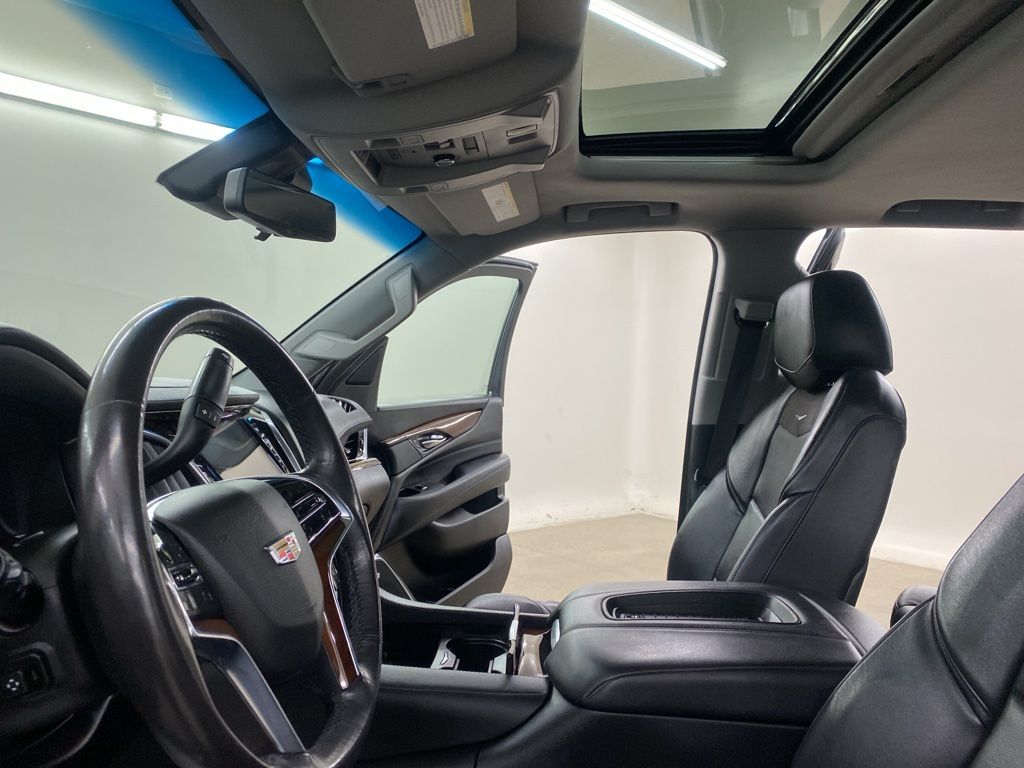 2020 Cadillac Escalade Luxury photo