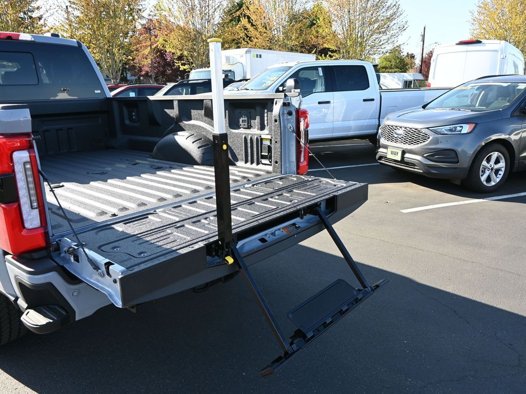 2025 Ford F-350 Super Duty Platinum