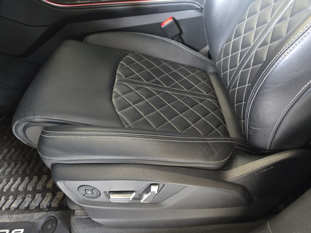 Used 2023  Audi 4.0T Prestige image 30