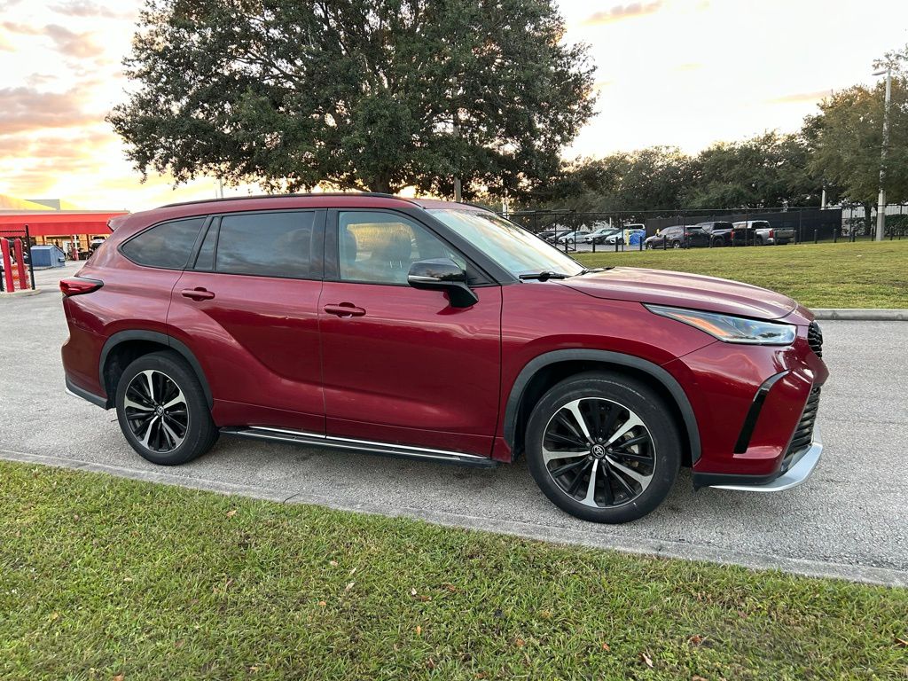 Thumbnail: 2022 Toyota Highlander - 7