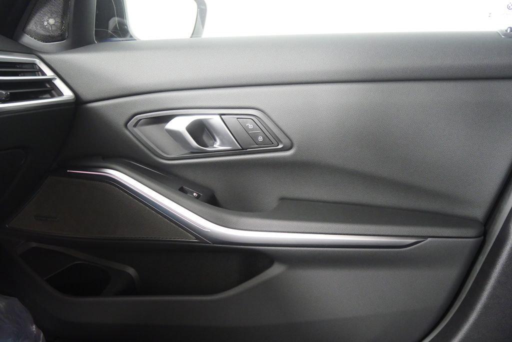 Thumbnail: 2026 BMW 3 Series - 26