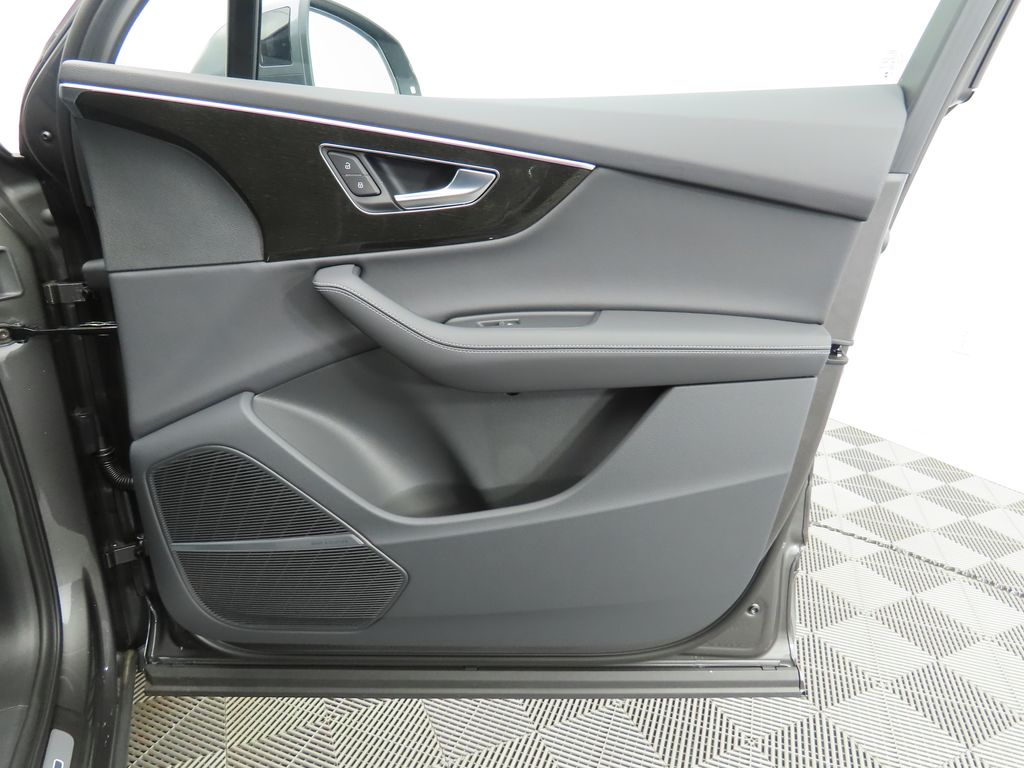 2025 Audi Q7  27