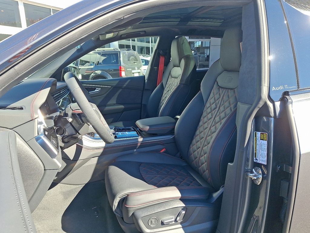 Thumbnail: 2026 Audi Q8 - 10